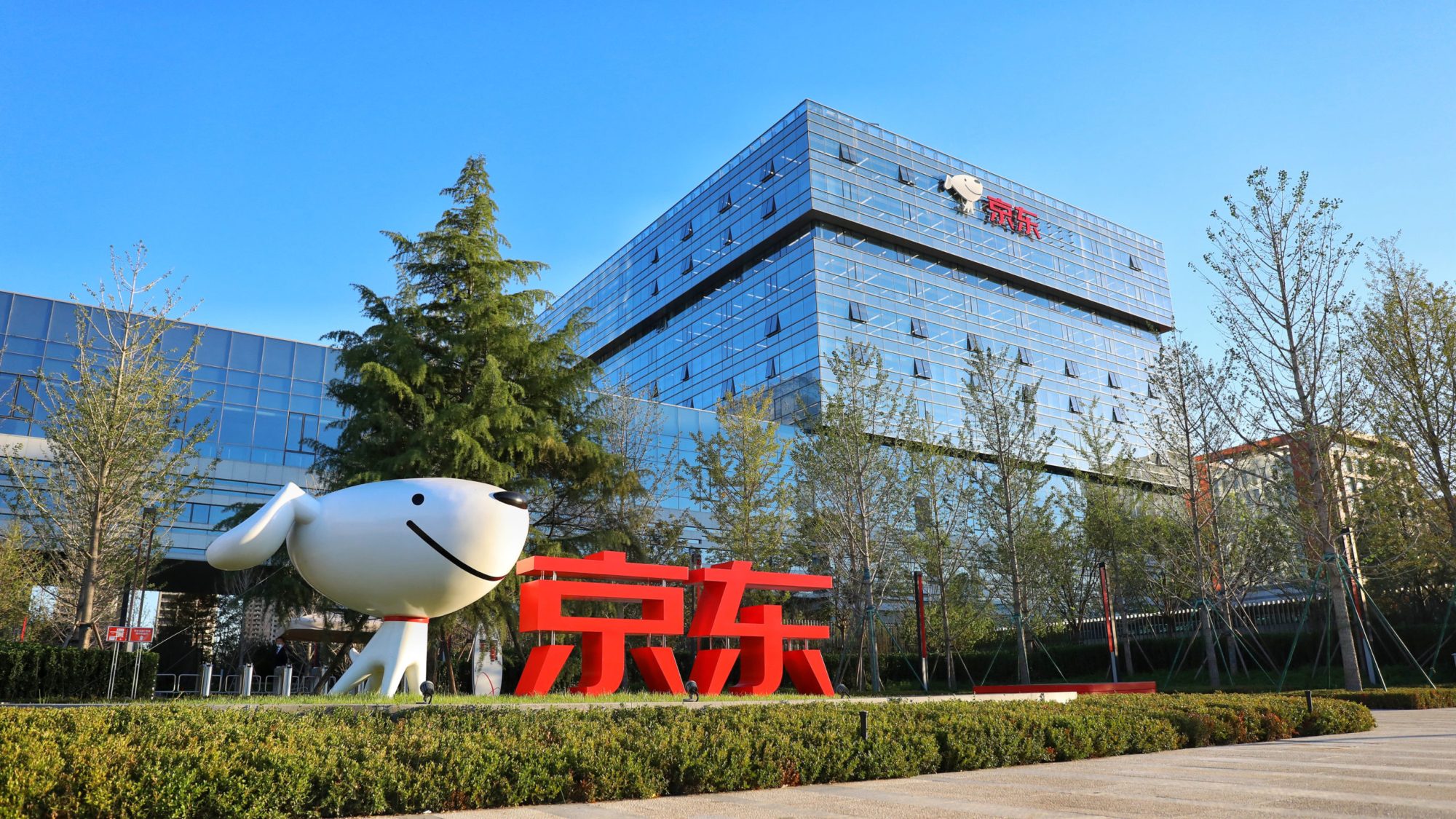 JD.com automated delivery robot operating on a Chinese sidewalk