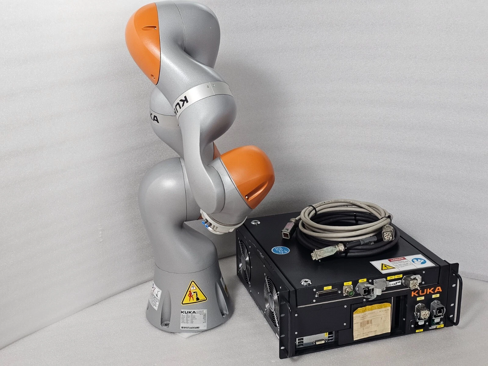 Like New KUKA LBR iiwa 14 R820 Robot robot