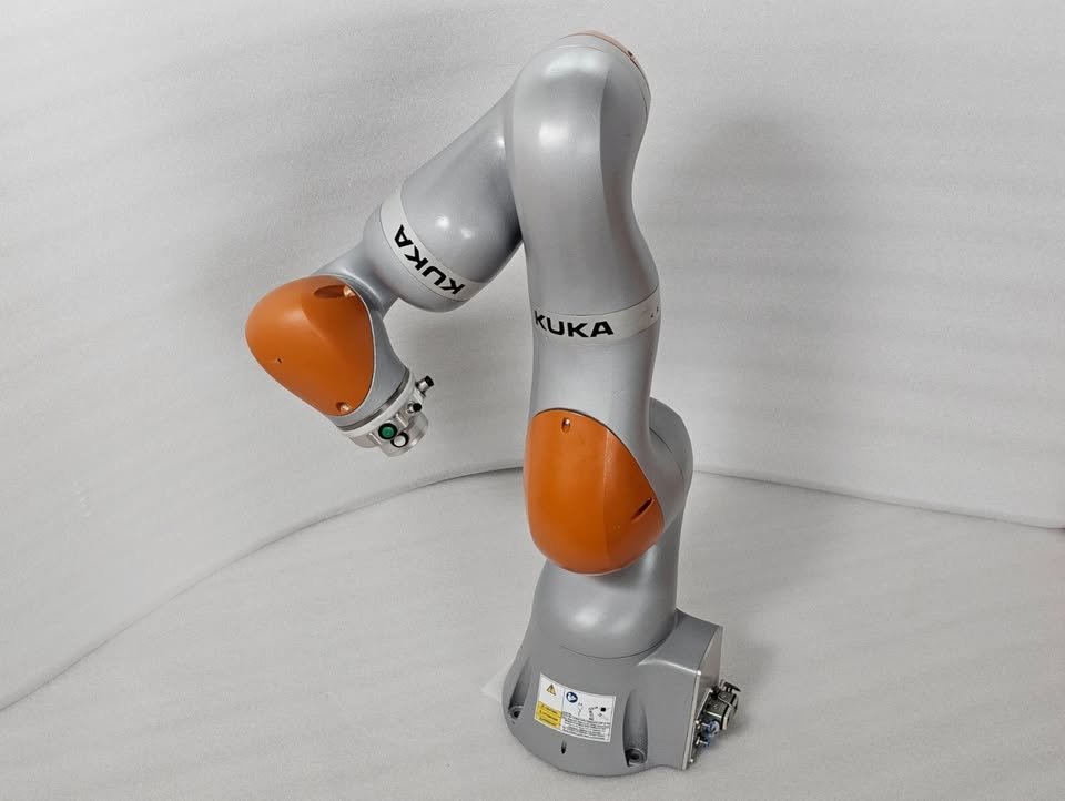 KUKA LBR iiwa 14 R820 Robot — image 4
