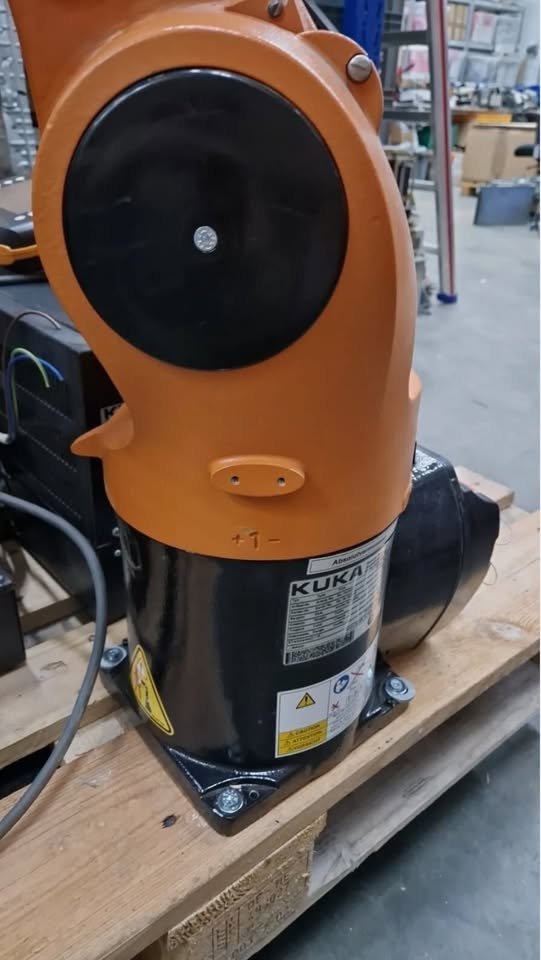 Kuka KR10 R900 sixx — image 2