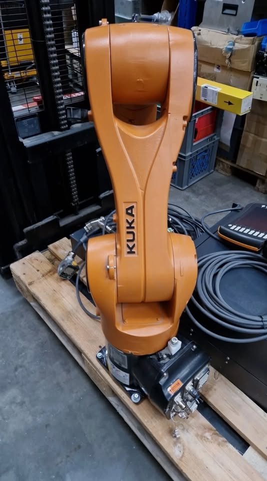 Kuka KR10 R900 sixx — image 3
