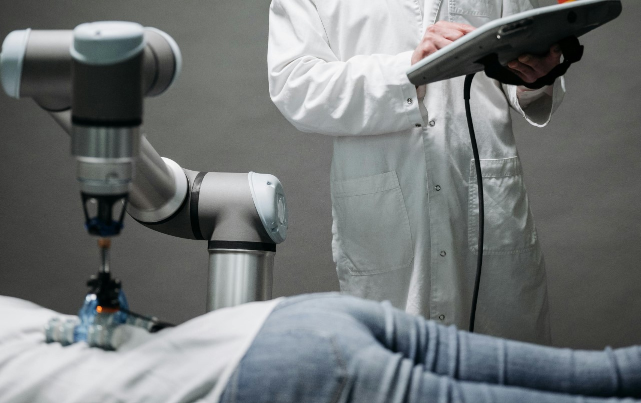 AI-Powered Robotic Fingertips Are Giving Surgeons Back Their Sense of Touch