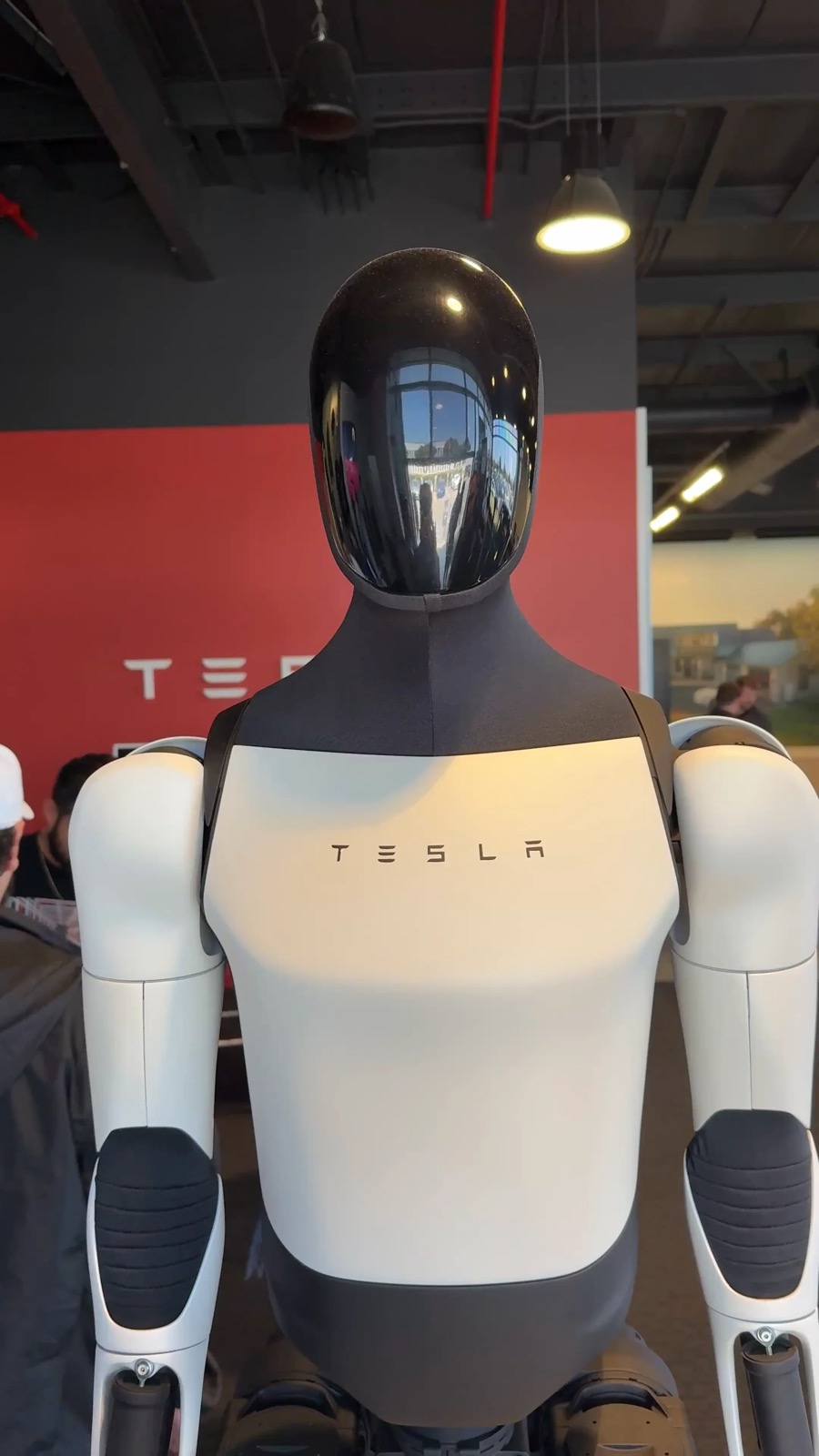 Tesla Optimus Gen 2 photo 7